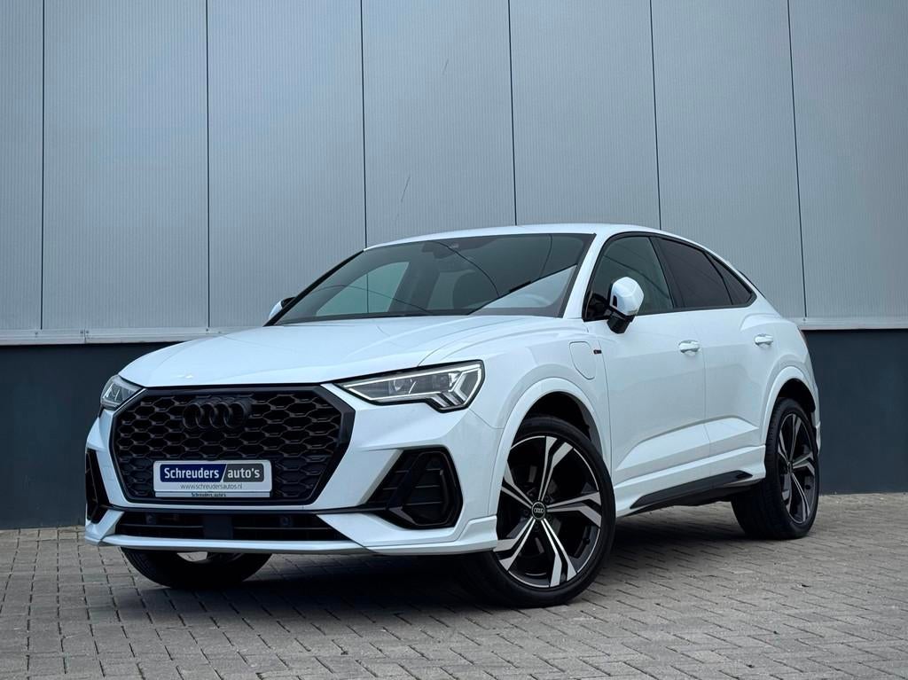 Audi Q3 Sportback 45 TFSI e S-Line Black Ed ACC Sfeer Camera, Auto's, Audi, Gebruikt, Zwart, Leder en Stof, Wit