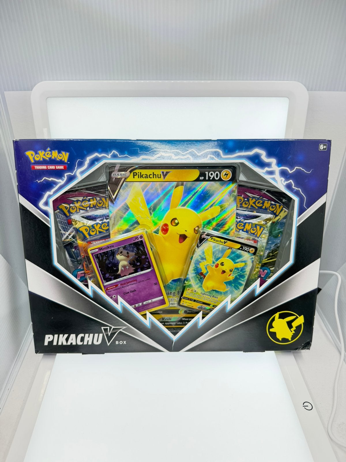 Pokémon Pikachu V Box Trading Card Game, Ophalen of Verzenden, Nieuw, Boosterbox