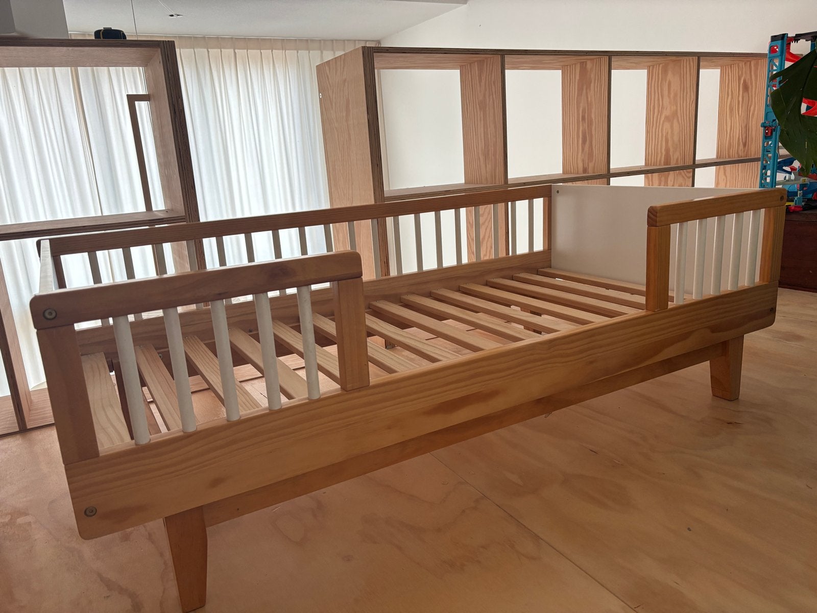 Petit Amelie peuterbed, Huis en Inrichting, Slaapkamer | Bedden, Ophalen, Wit, Zo goed als nieuw, Overige maten