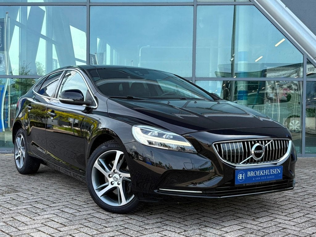Volvo V40 2.0 T2 Inscription Panoramadak / Stoelverwarming /, Gebruikt, 4 cilinders, Bedrijf, Handgeschakeld