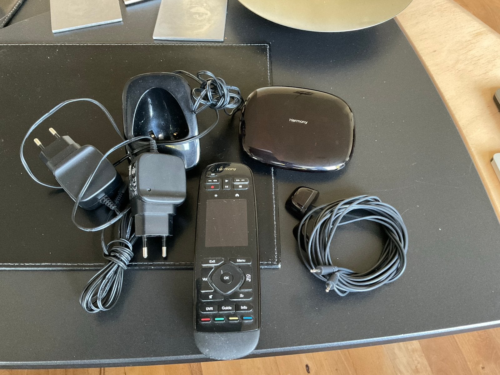 Logitech Harmony Universele Afstandsbediening met Hub, Audio, Tv en Foto, Gebruikt, Universeel, Ophalen of Verzenden, Dvd
