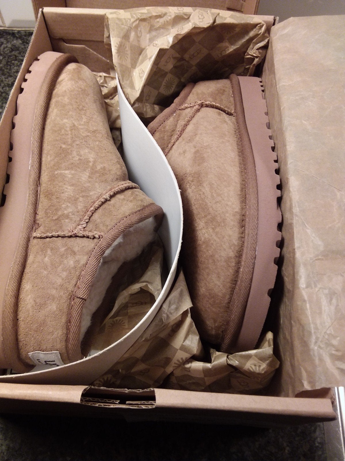 Ugg Classic Slipper. Maat 37, Ophalen of Verzenden, Nieuw, Pantoffels of Sloffen