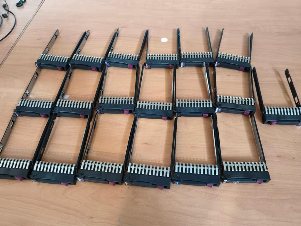 19x HPE gen 6 en 7 server 2.5 inch hdd/ssd brackets, Ophalen of Verzenden