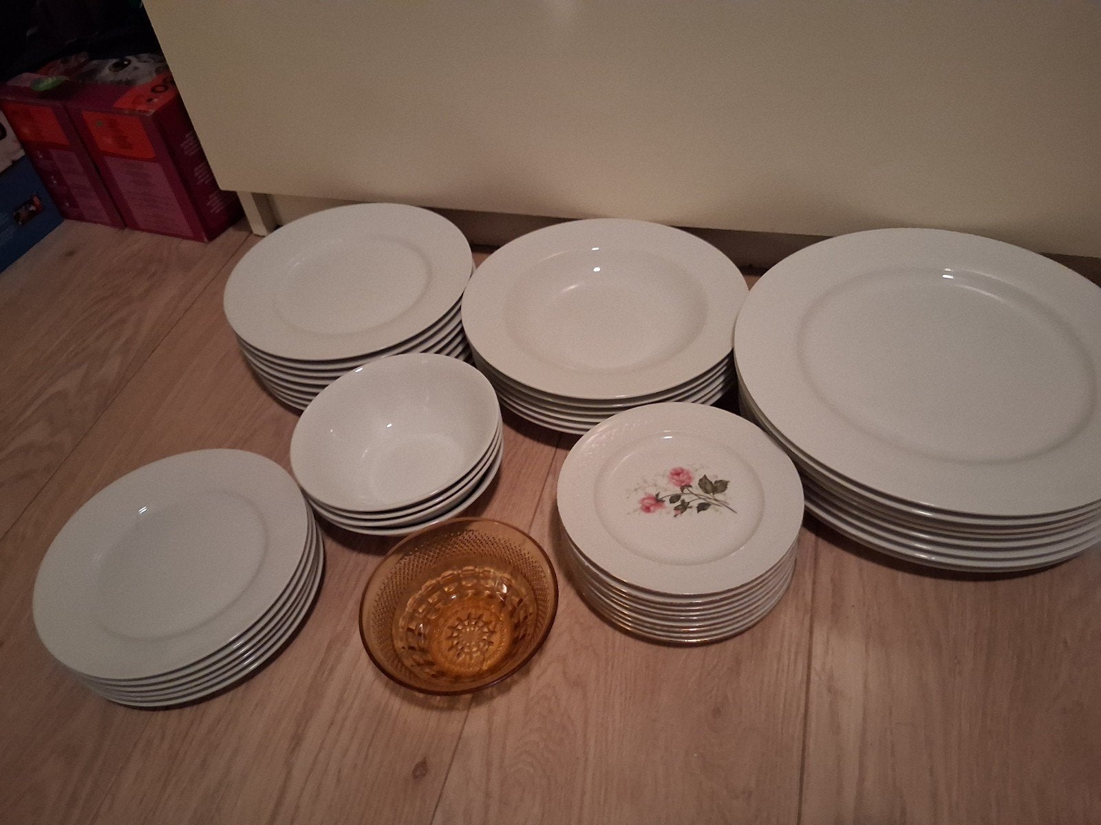 Wit servies in nette staat, Ophalen, Zo goed als nieuw, Overige stijlen, Bord(en)
