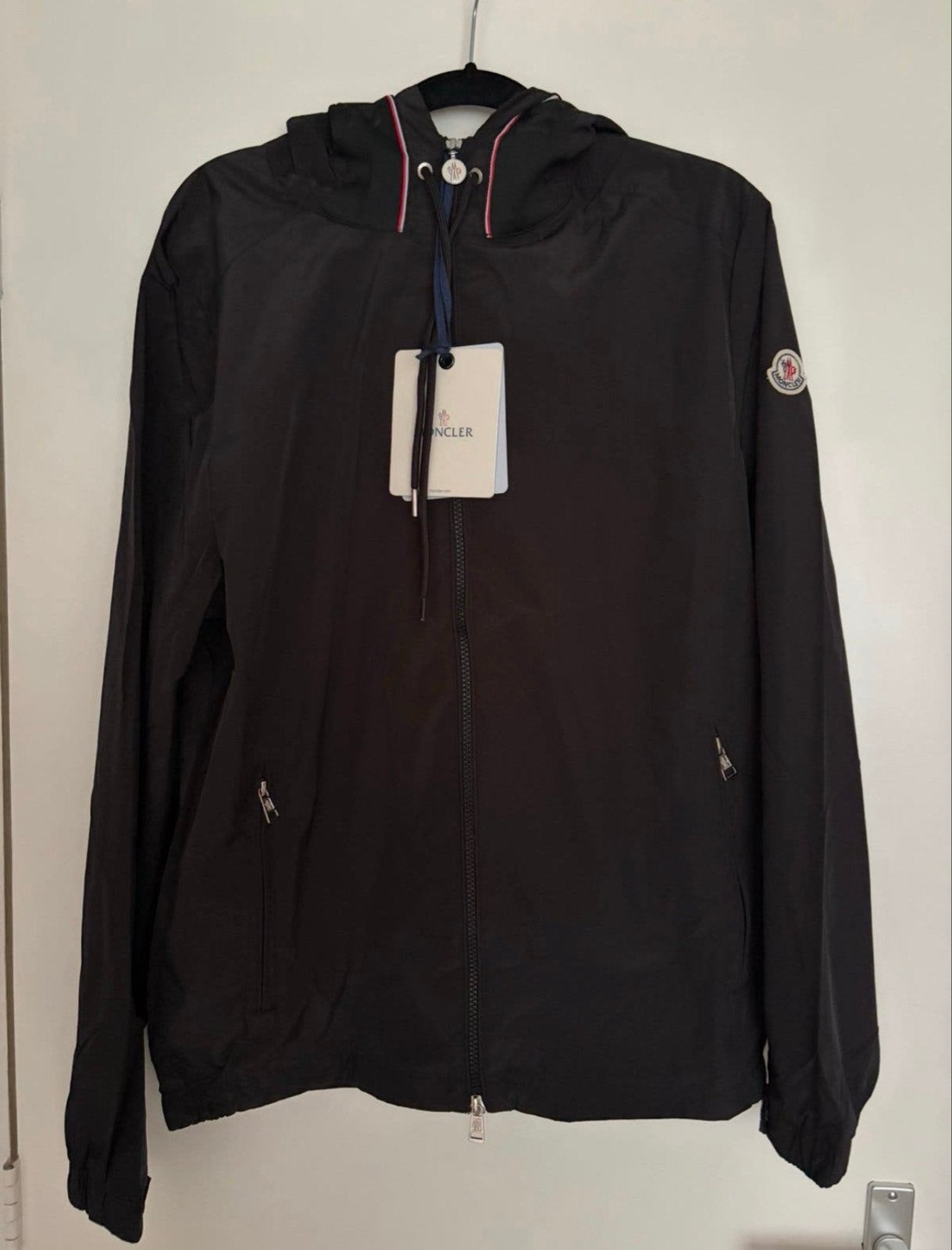 Moncler jas - Zwart - Maat s/m- Nieuw met kaartjes, Ophalen of Verzenden, Nieuw, Maat 48/50 (M), Zwart