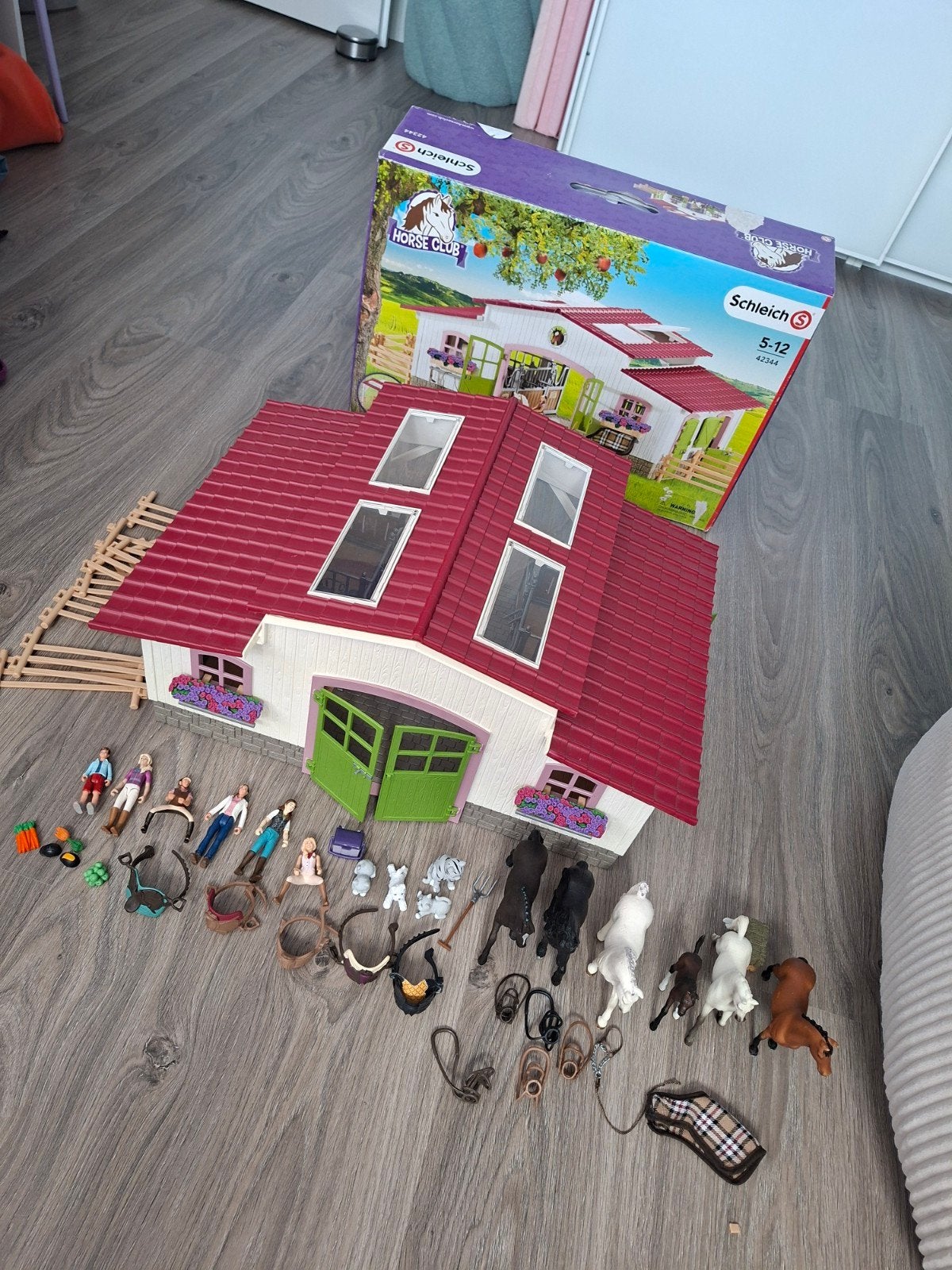 Schleich Horse Club Manege met extra poppetjes en paarden, Ophalen, Zo goed als nieuw