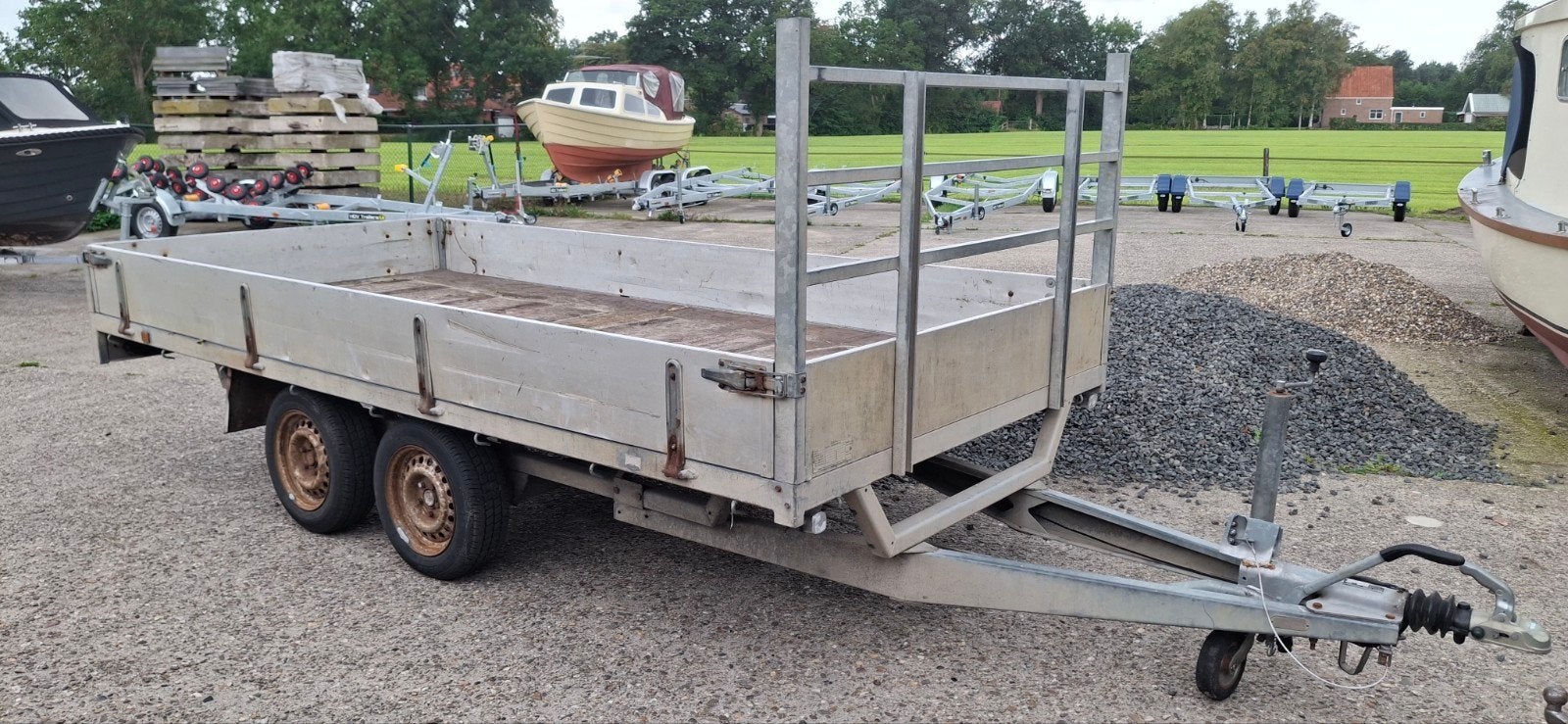 HENRA 2700 kg dubbelasser aanhangwagen met kenteken geremd, Auto diversen, Ophalen, Gebruikt