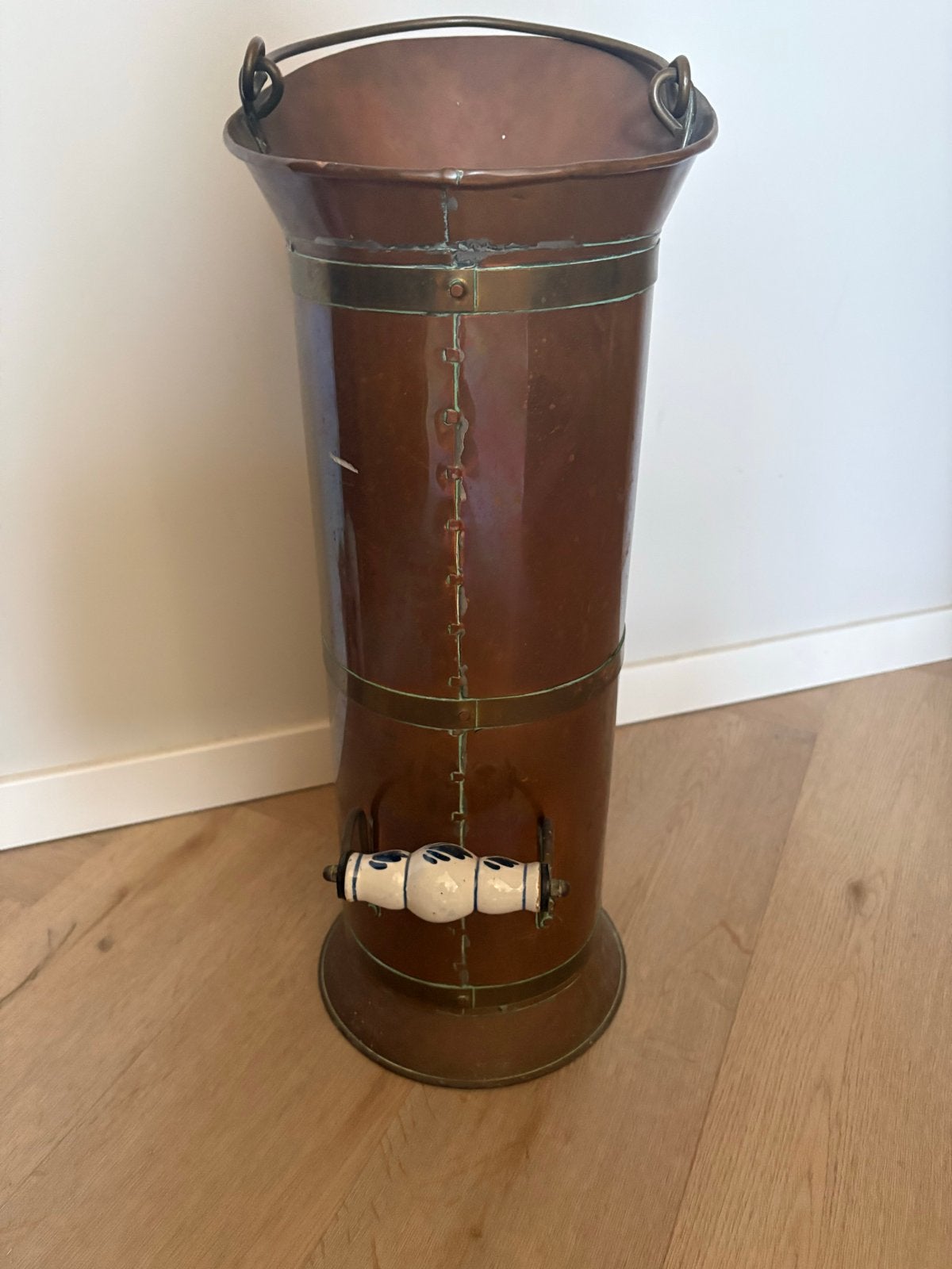 Antieke koperen kolenemmer met porseleinen handvat, Antiek en Kunst, Ophalen of Verzenden, Koper