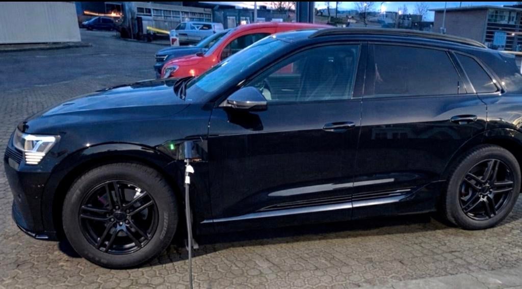 Etron Q5 touareg tiguan wielen met zgan banden 255/55/19, Auto-onderdelen, Gebruikt, 255 mm, Banden en Velgen, Zomerbanden