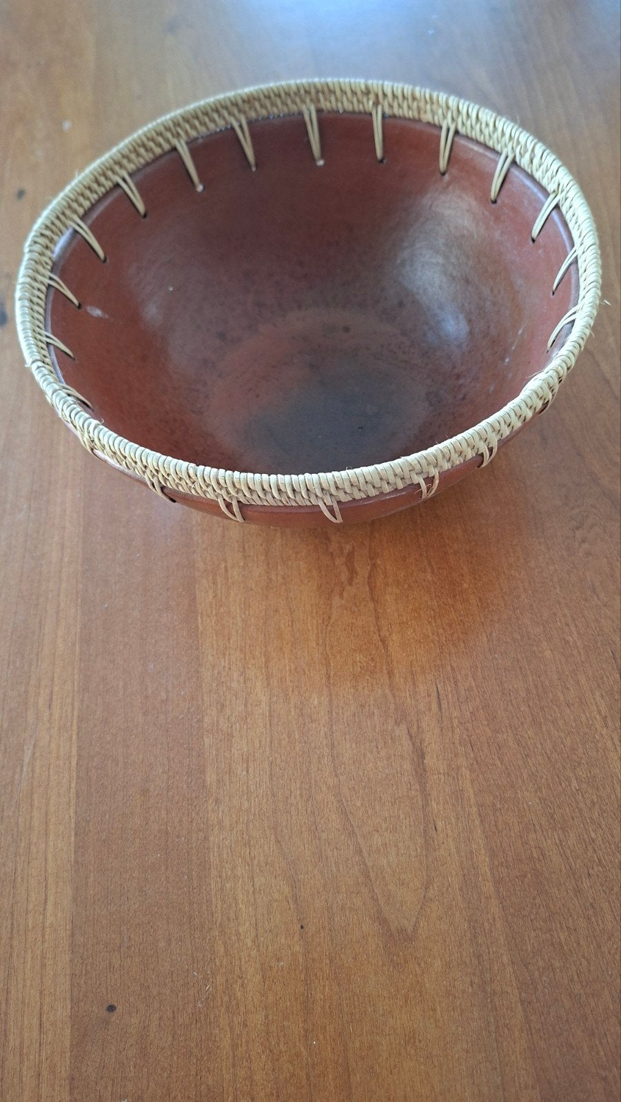 Prachtige aardenwerk schaal met raffia rand., Antiek en Kunst, Ophalen