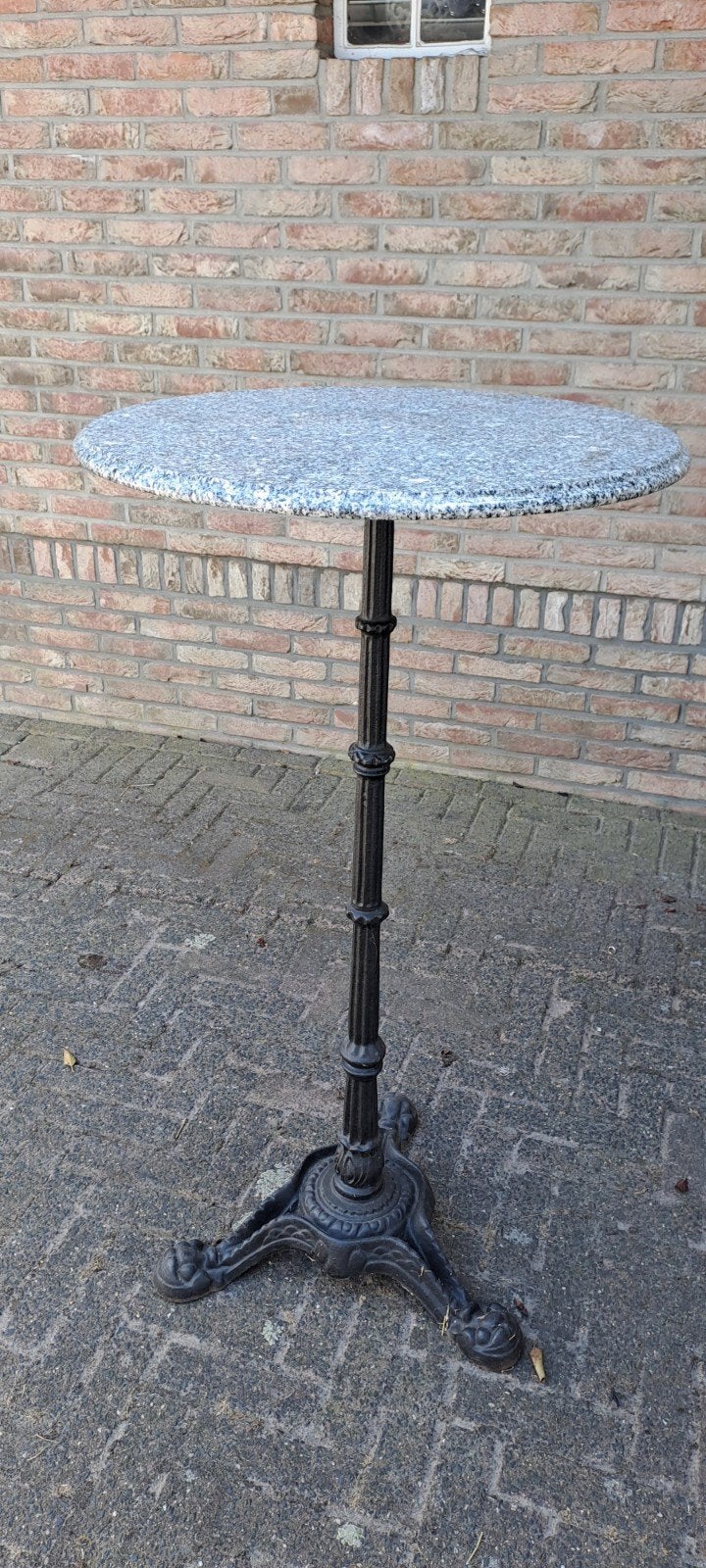 Granieten statafel met gietijzeren onderstel, Ophalen, Gebruikt