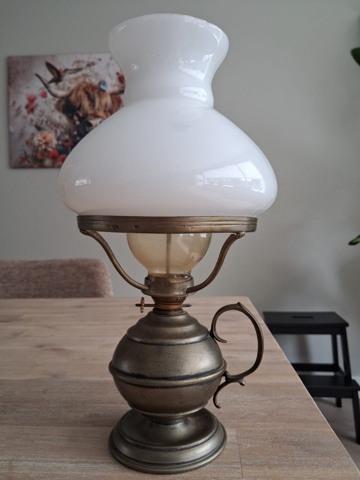Antieke olielamp met opaline kap, Ophalen of Verzenden