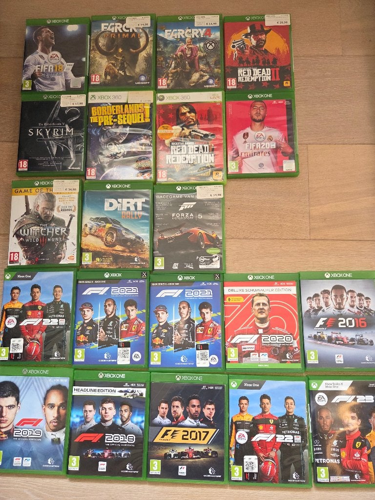 2x xbox one s. Iedere console 500 gigabyte, Spelcomputers en Games, Ophalen, Xbox One S, Met 3 controllers of meer, 500 GB