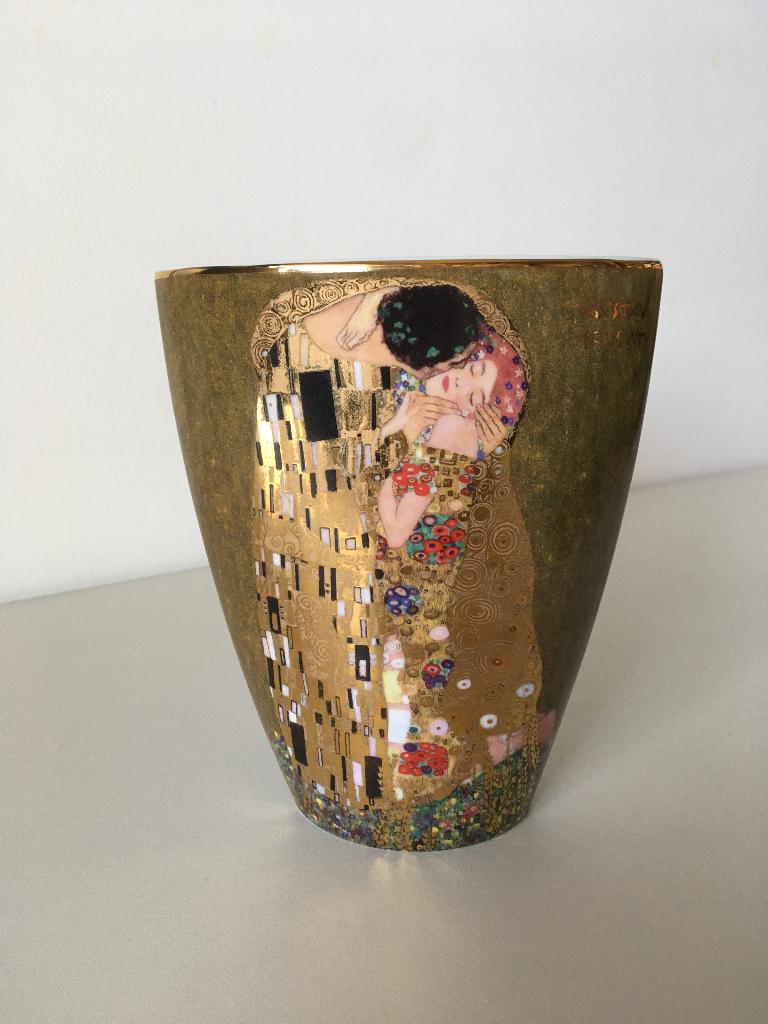 Gustav Klimt 'de kus' vaas Limited Edition met certificaat!, Overige kleuren, Aardewerk of Porselein, Ophalen of Verzenden, Zo goed als nieuw