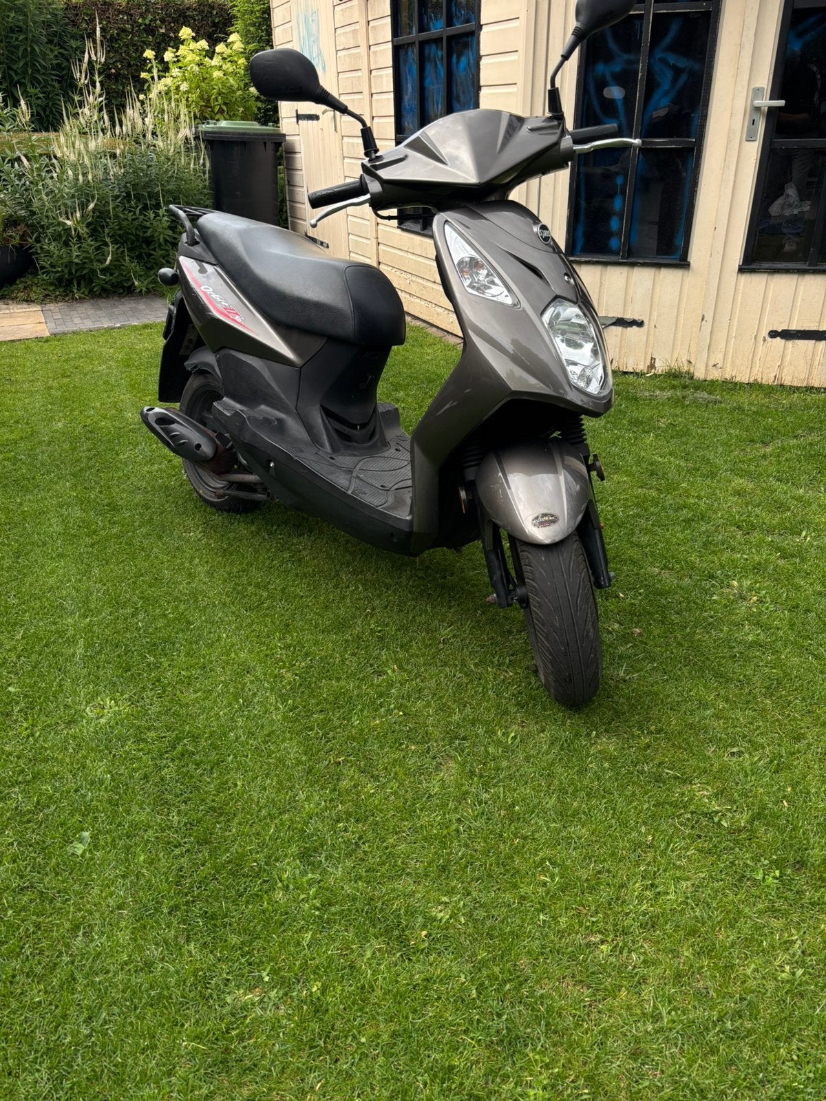 Scooter geel kenteken, Fietsen en Brommers, Ophalen, Maximaal 45 km/u, Zo goed als nieuw, Benzine