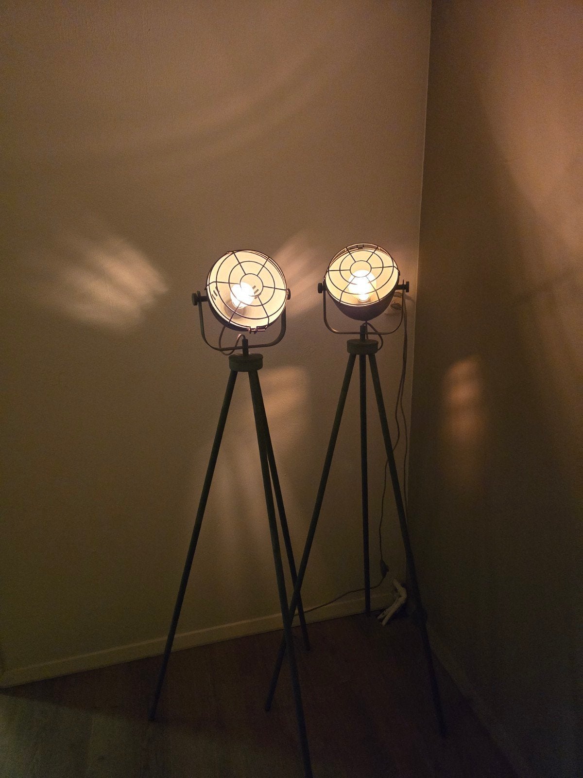 Industriële driepoot staande lampen - set van 2, Gebruikt, 100 tot 150 cm, Metaal, Industrieel