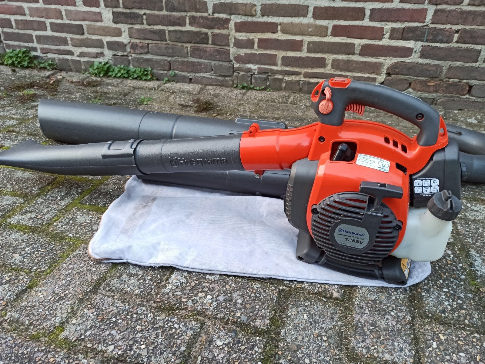 Husqvarna 125BV Benzine Bladblazer - Zo goed als nieuw, Benzine, Met opvangzak, Handgedragen, Ophalen of Verzenden