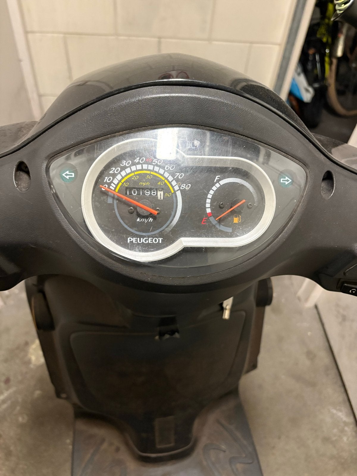 Peugeot Vivacity scooter - Zwart, 10198 km, Fietsen en Brommers, Gebruikt, Maximaal 45 km/u, Ophalen of Verzenden, Benzine