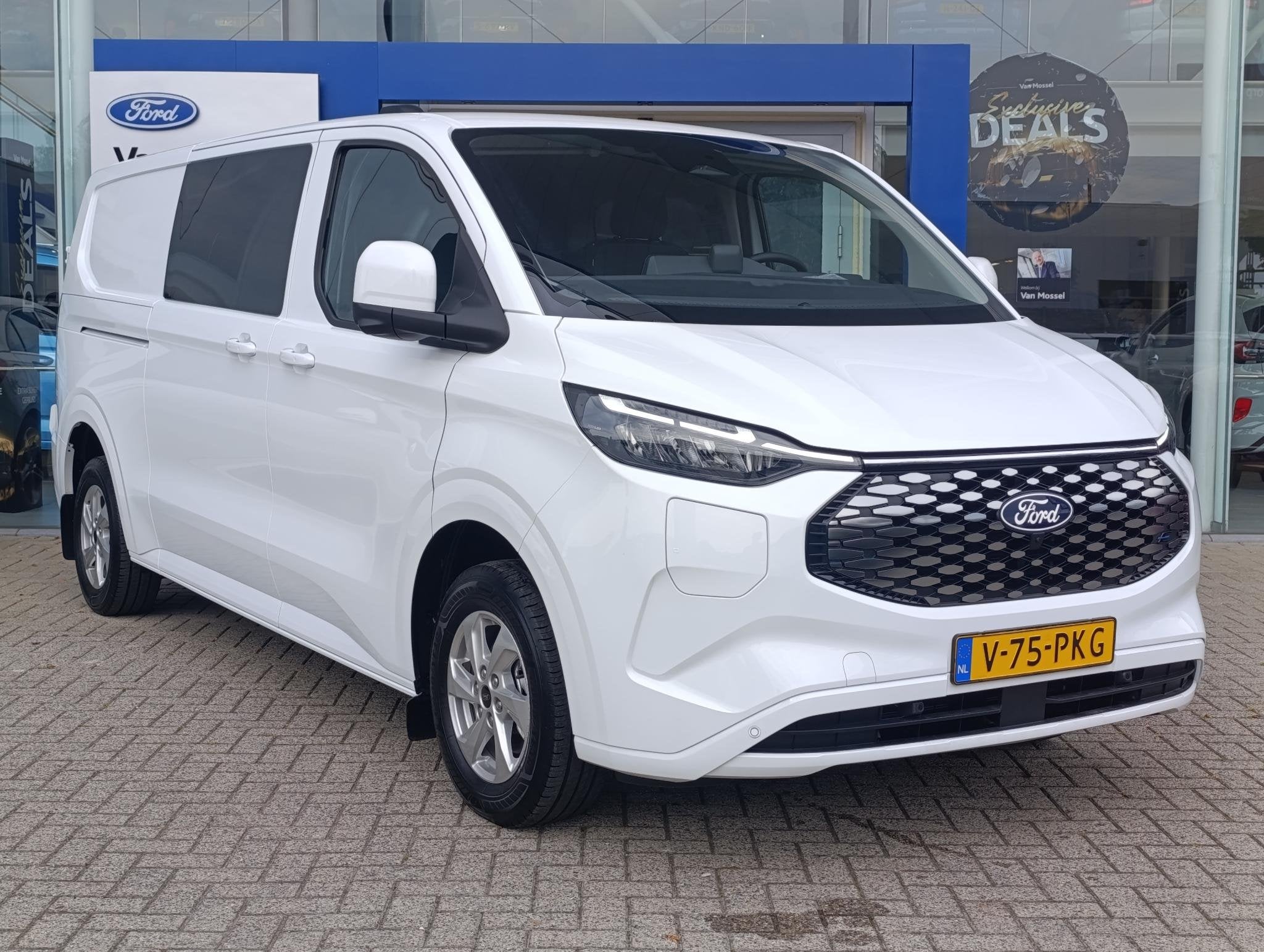 Ford E-Transit Custom 320 L2H1 Limited 71 kWh DC | 136PK | A, Gebruikt, 71 kWh, Met garantie (alle), 470 min