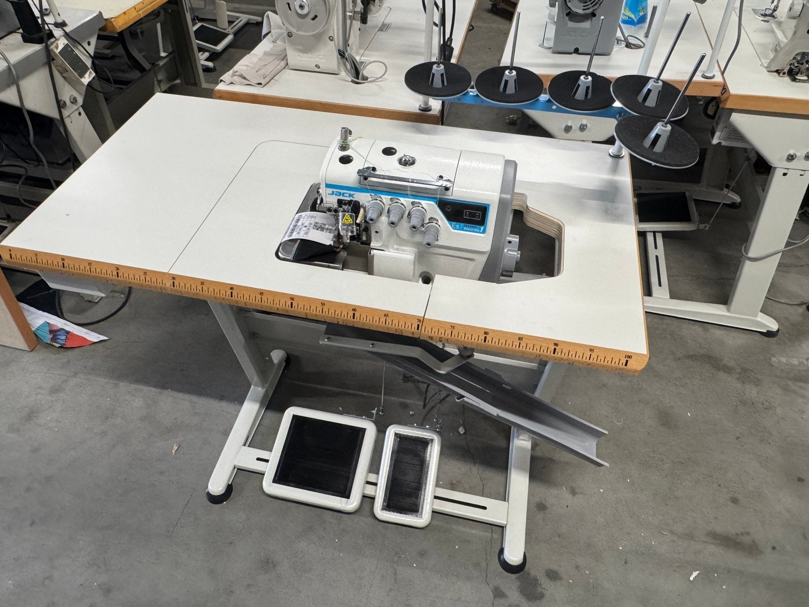 Industriele lockmachine overlock jack e5 5draad nieuw, Overige merken, Nieuw, Jack, Ophalen of Verzenden
