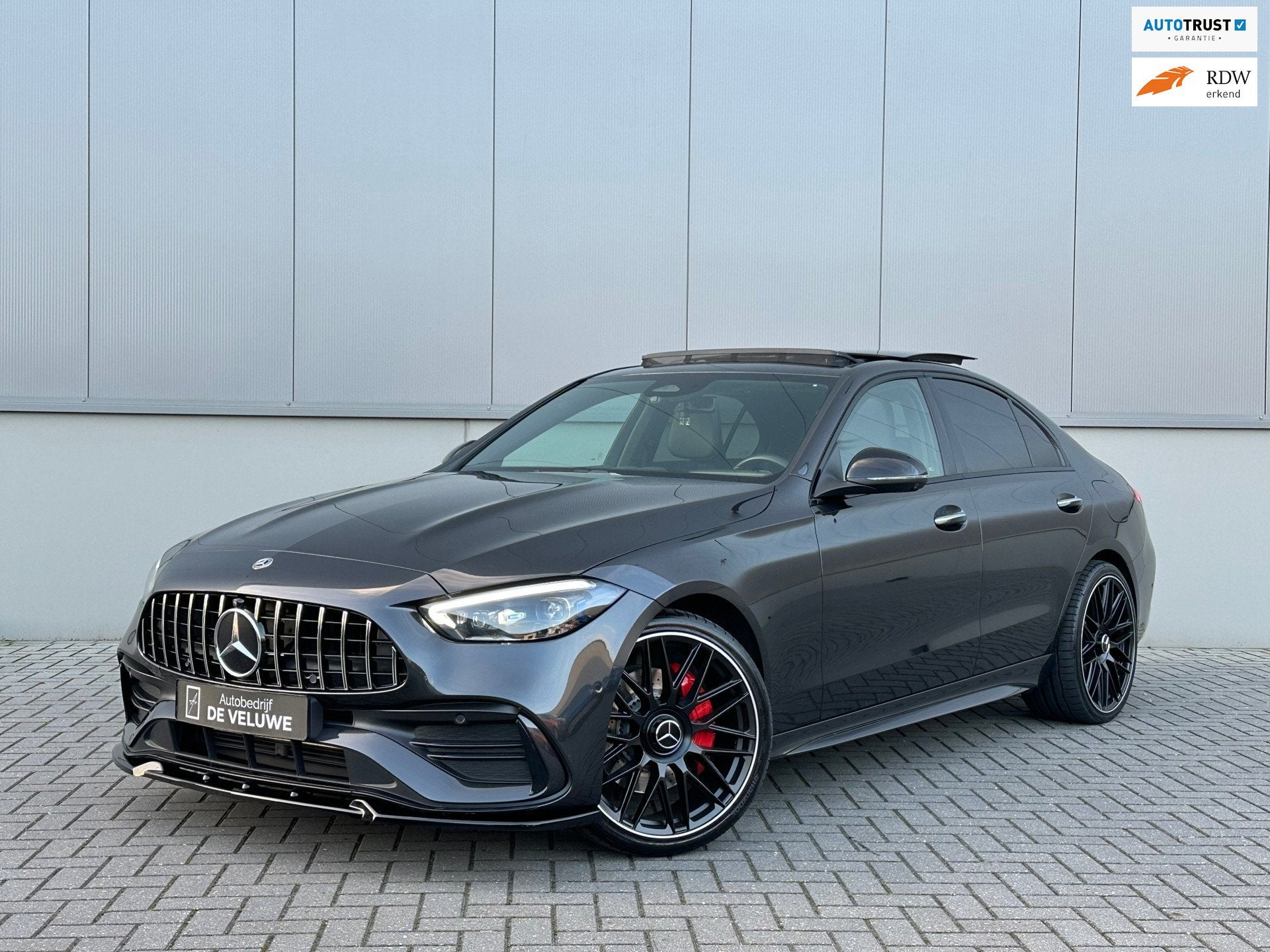 Mercedes-Benz C-klasse 300 e AMG Line C63 Look Pano Sfeerver, Auto's, Automaat, Dealer onderhouden, Achterwielaandrijving, 4 cilinders