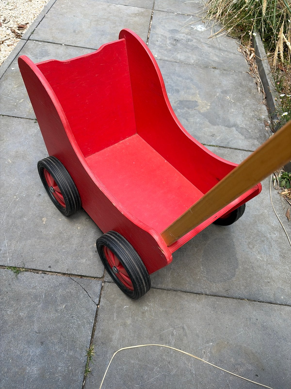 Rode houten duwkar/loopwagen/poppenwagen, Ophalen, Gebruikt, Duwvoertuig