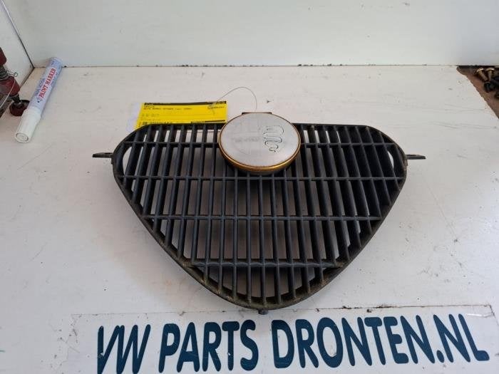 Grille van een Alfa Romeo Spider