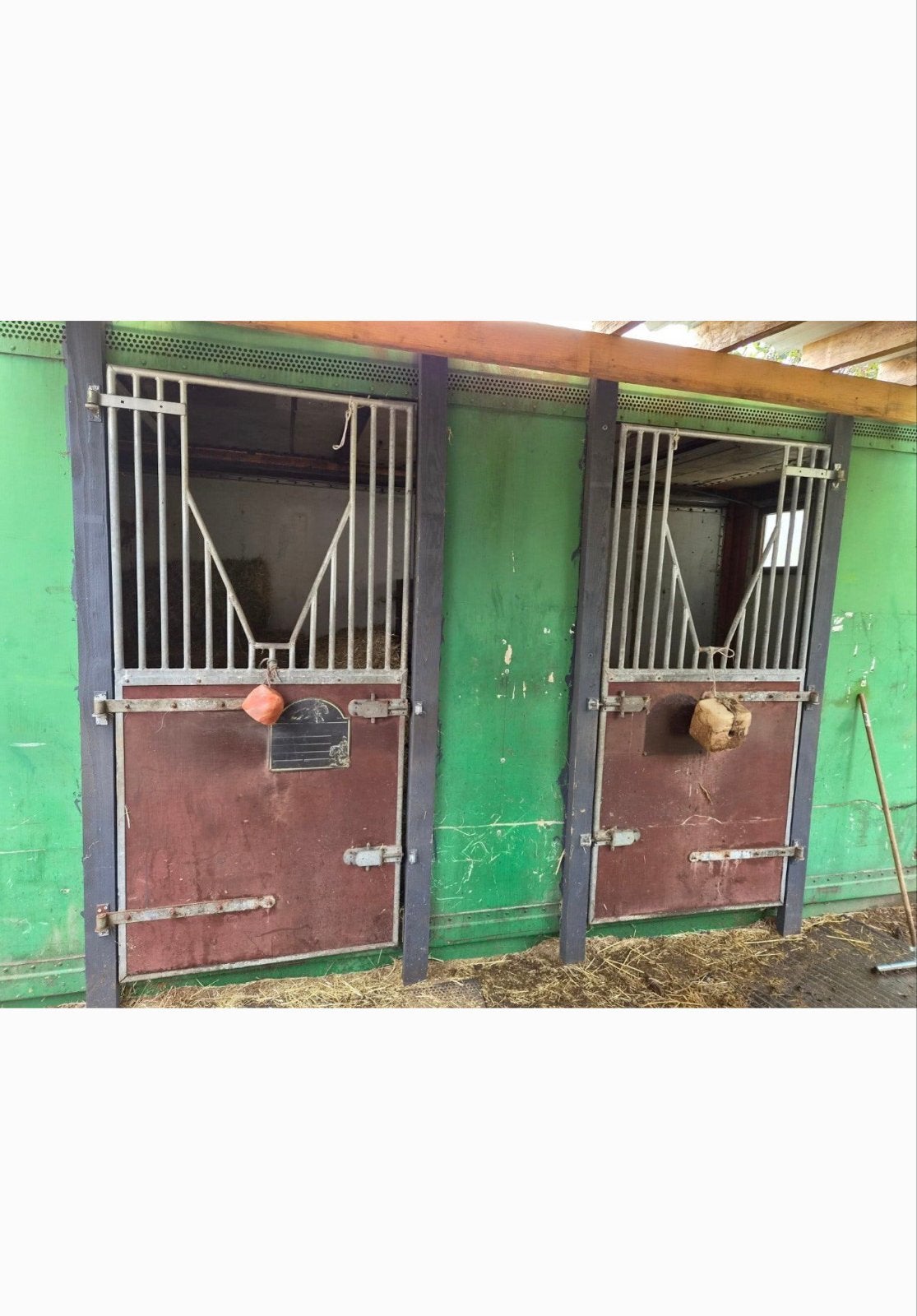 Paarden stal contanier voor 2 paarden
