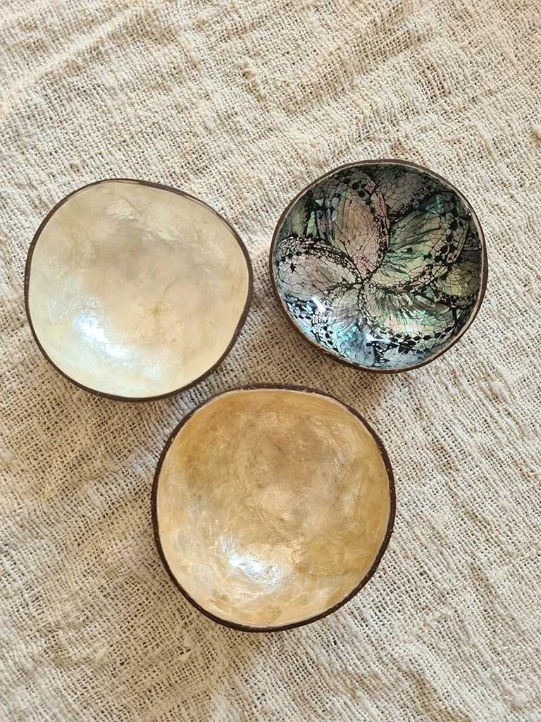 Decoratieve schalen van kokosnoot en parelmoer, Overige materialen, Schaal, Rond, Ophalen of Verzenden