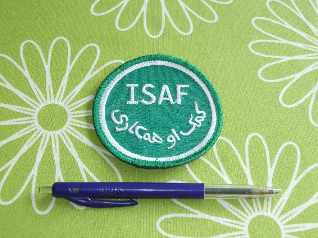 Isaf armembleem met klittenband, Ophalen of Verzenden, Landmacht, Overige gebieden, Embleem of Badge