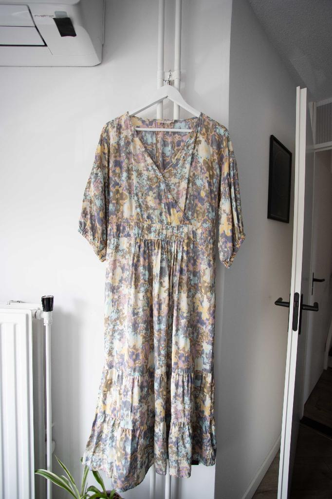 Midi jurk met pastel kleuren Cream maat 42, Kleding | Dames, Overige kleuren, Maat 42/44 (L), Cream, Ophalen of Verzenden