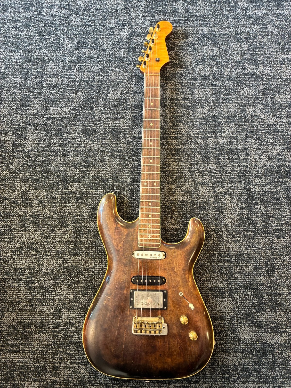 Bijzondere gitaar, 43jaar oud handgemaakt met scalloped hals, Muziek en Instrumenten, Ophalen of Verzenden, Gebruikt, Solid body
