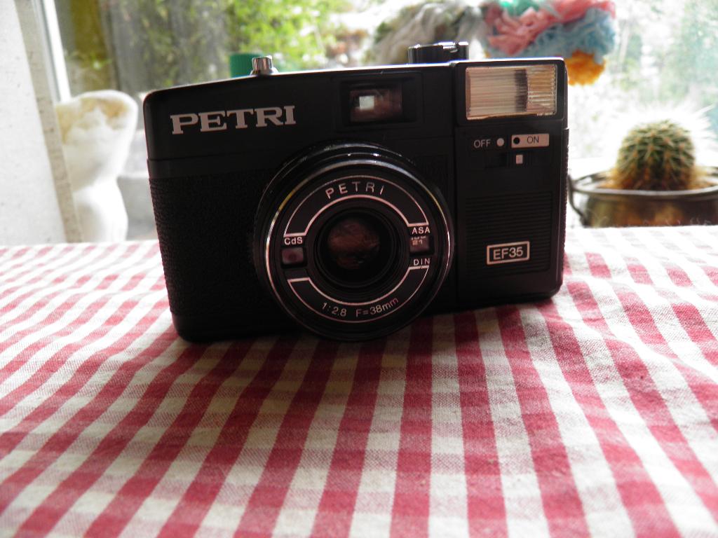 petri EF35, Audio, Tv en Foto, Fotocamera's Analoog, Ophalen of Verzenden, Zo goed als nieuw, Compact, Overige Merken