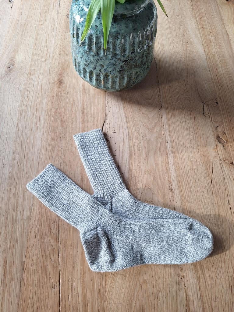 Maat 43, hand gebreide dunne sokken, Ophalen of Verzenden, Nieuw, Maat 43 t/m 46, Overige kleuren