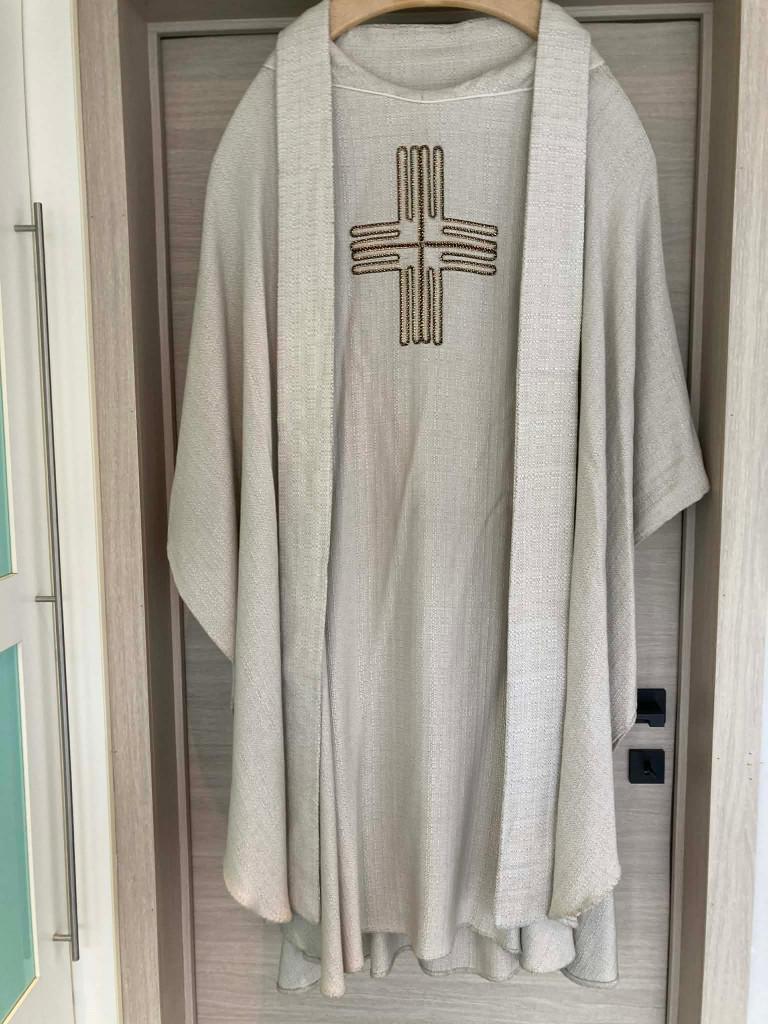 Witte kazuifel met stola groot model, kruis in gouddraad, Ophalen of Verzenden