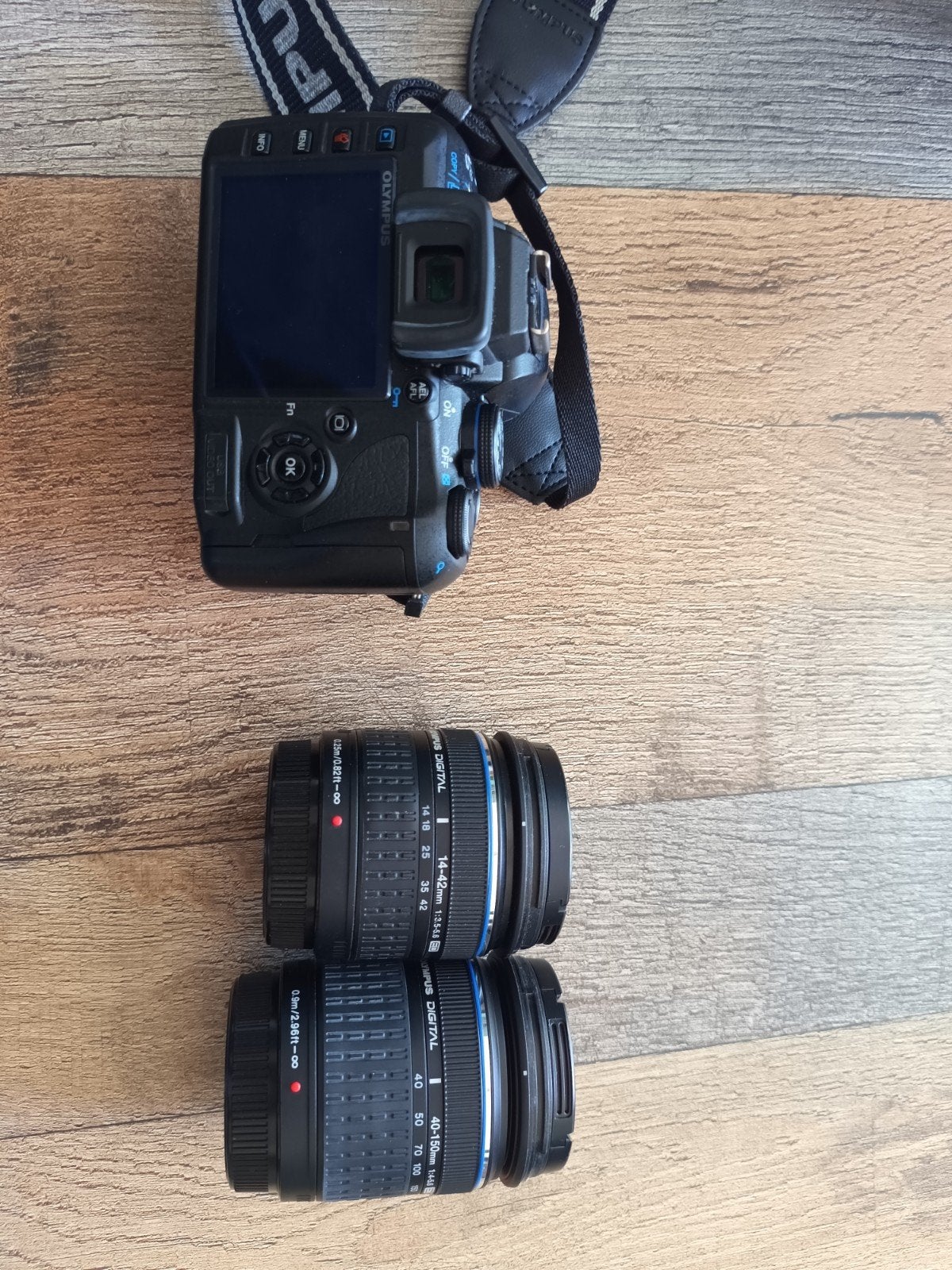 Olympus e-450 plus 2 lenzen,  14-42mm en 40-150mm, Ophalen of Verzenden, Niet werkend, Draagriem, Olympus