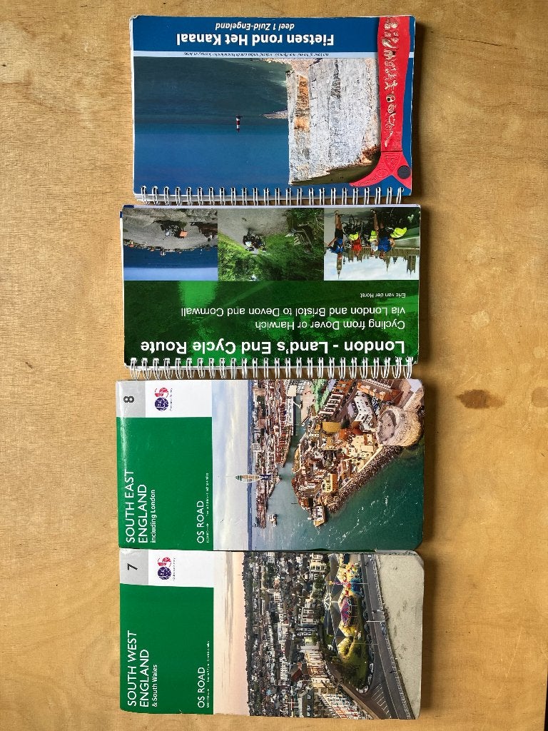 Fietsgidsen (2 stuks) en kaarten (2 stuks) Zuid-Engeland, Overige merken, Fiets- of Wandelgids, Europa, Ophalen of Verzenden