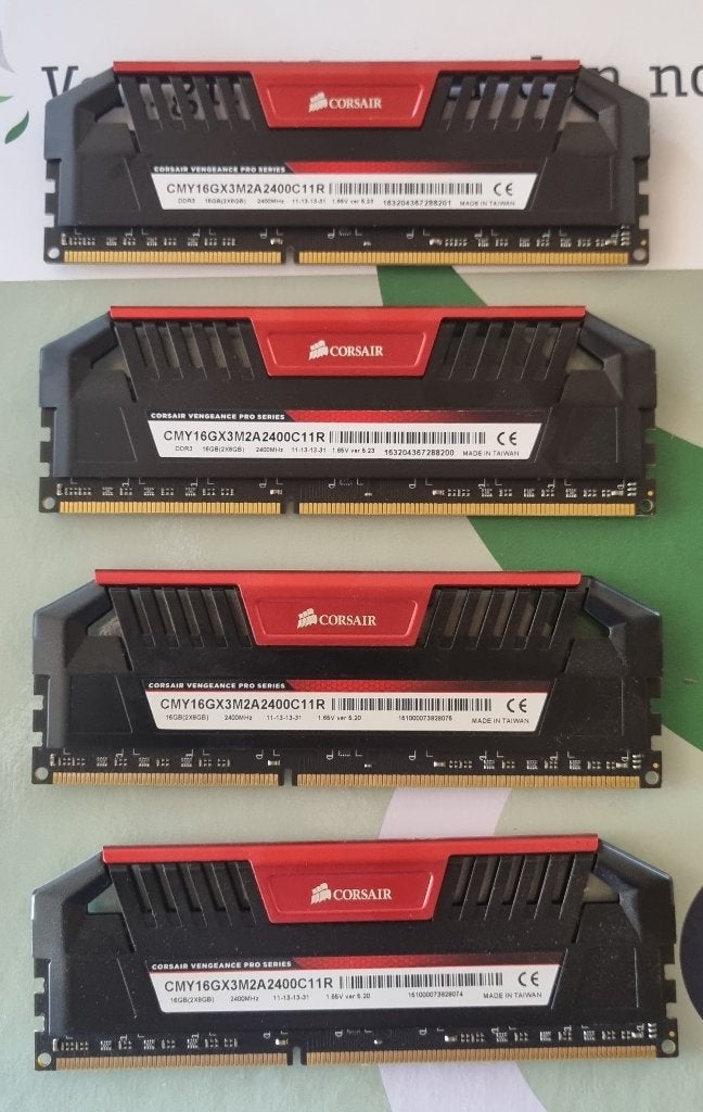 32gb in 2 sets van Corsair Vengeance Pro CMY16GX3M2A2400C11R, Computers en Software, RAM geheugen, Gebruikt, 32 GB, DDR3, Ophalen of Verzenden
