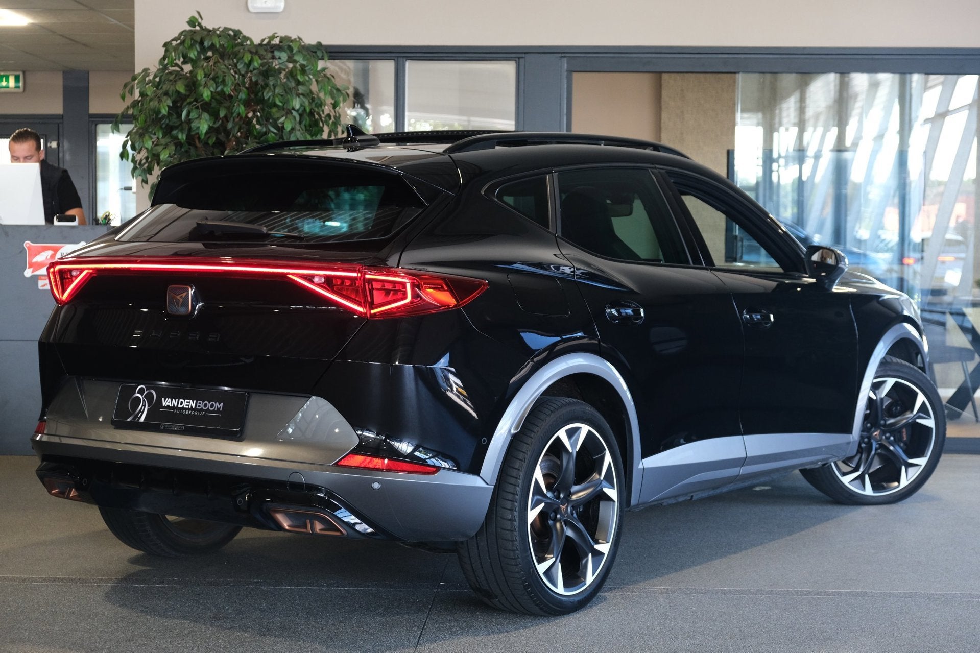 CUPRA Formentor 1.4 e-Hybrid VZ 245PK Pano Volleder 360Cam M, Auto's, Dealer onderhouden, Gebruikt, Zwart, 4 cilinders