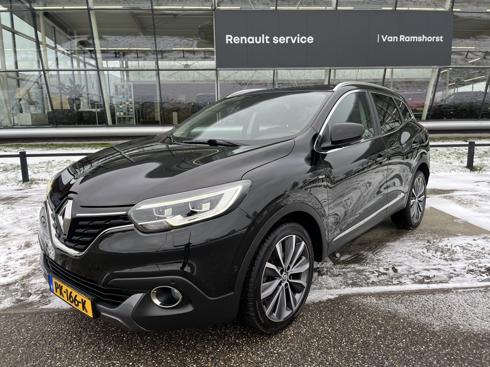 Renault Kadjar TCe 130PK/ Bose / Automaat / Trekhaak /Dealer, Gebruikt, 4 cilinders, Zwart, Bedrijf