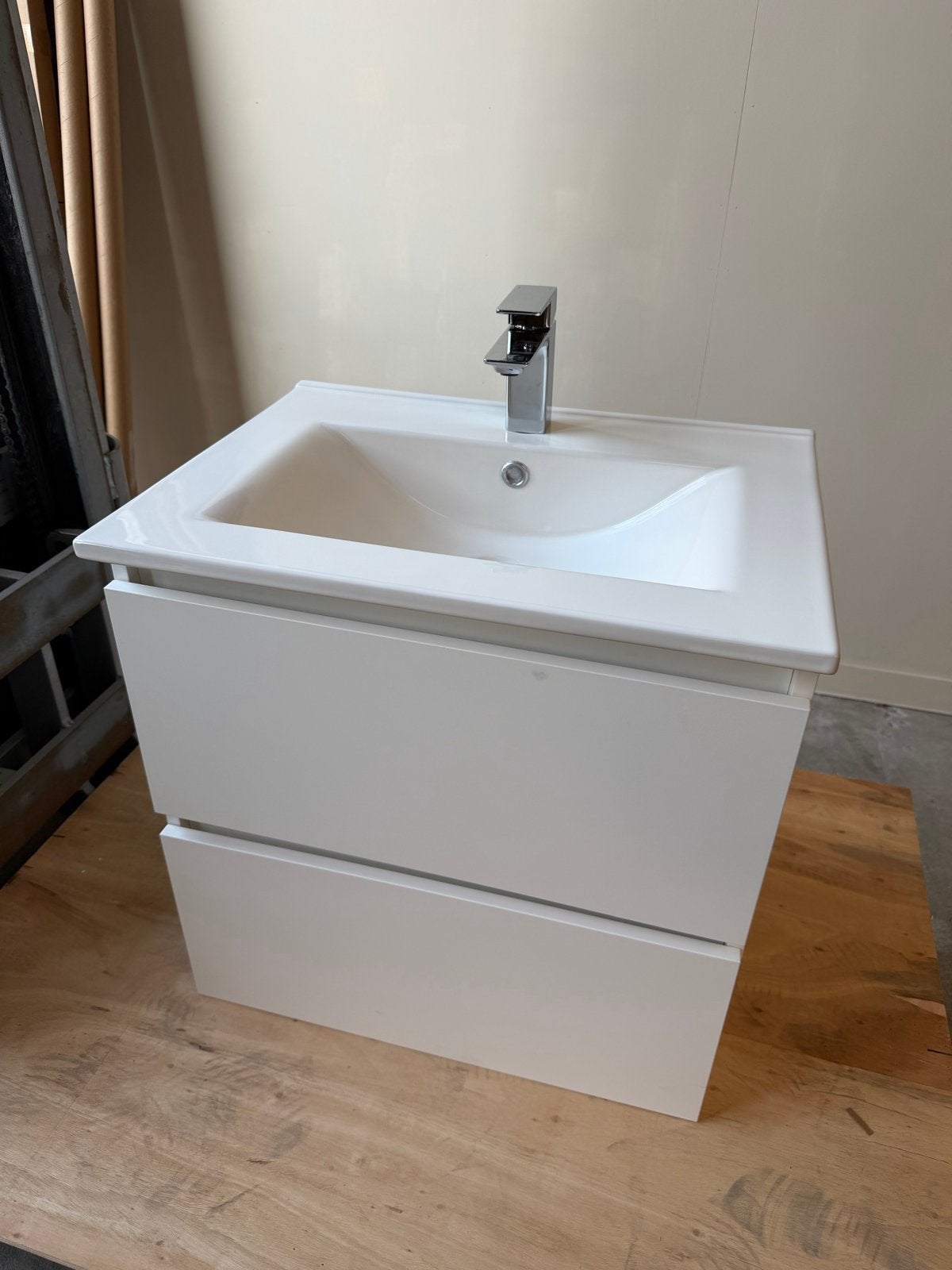 Nieuw Badkamermeubel 60 cm met wastafel en kraan, Huis en Inrichting, Badkamer | Badkamermeubels, Nieuw, Minder dan 100 cm, Wastafelkast