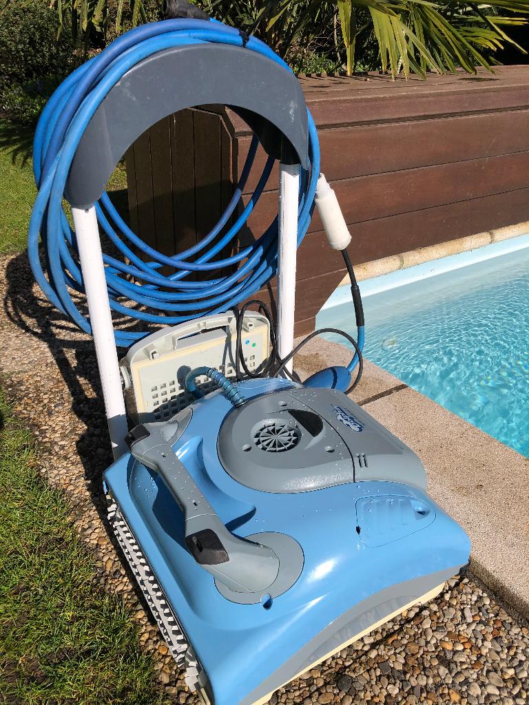 Zwembadrobot Dolphin m3 nieuwstaat, Ophalen, Zo goed als nieuw