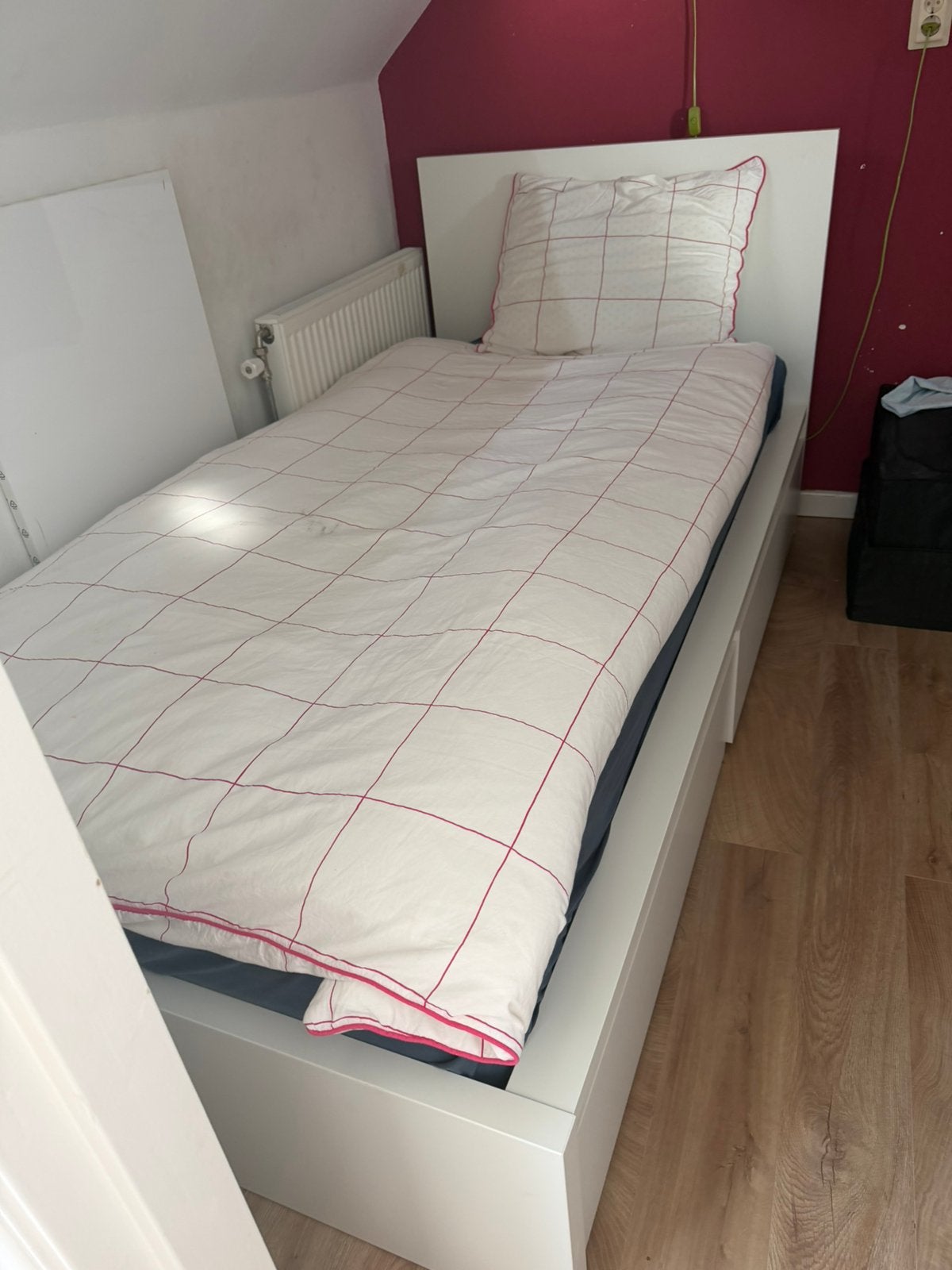 Ikea bed 90x200, Ophalen, Zo goed als nieuw, Eenpersoons
