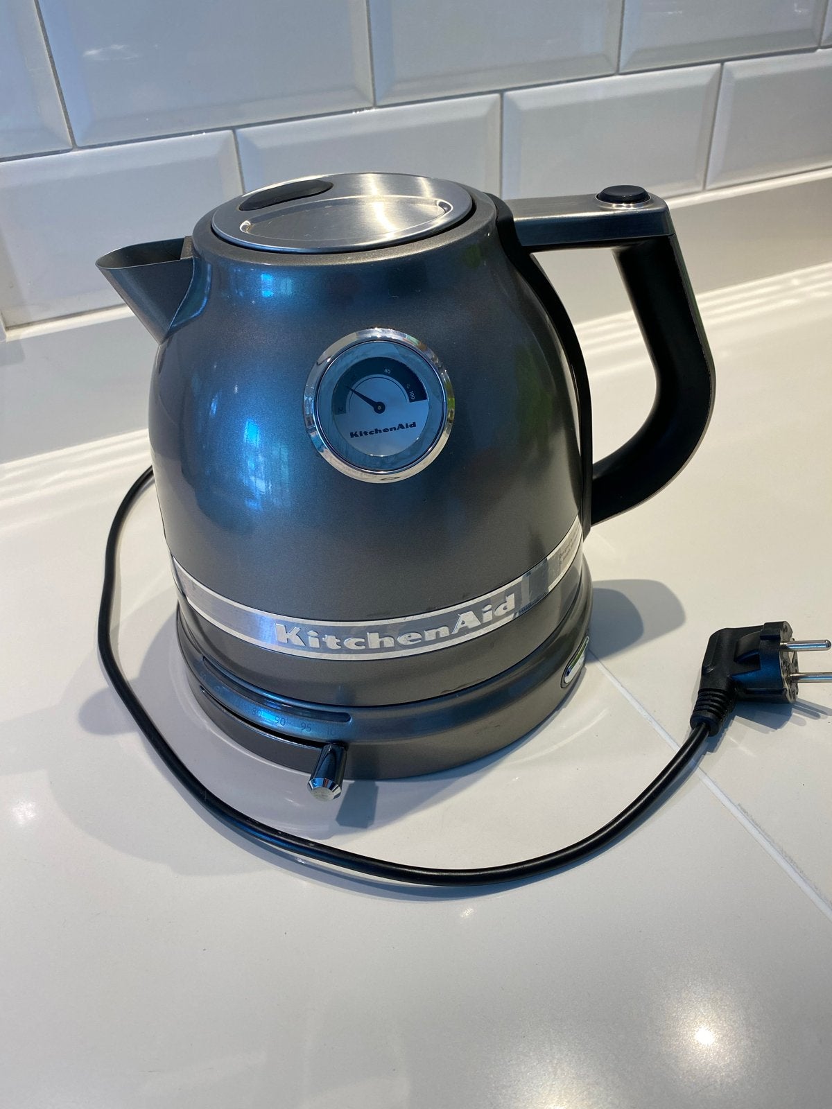 KitchenAid artisan Waterkoker - Grijs - Zo goed als nieuw, 1 tot 2 liter, Ophalen, Zo goed als nieuw, Draadloos