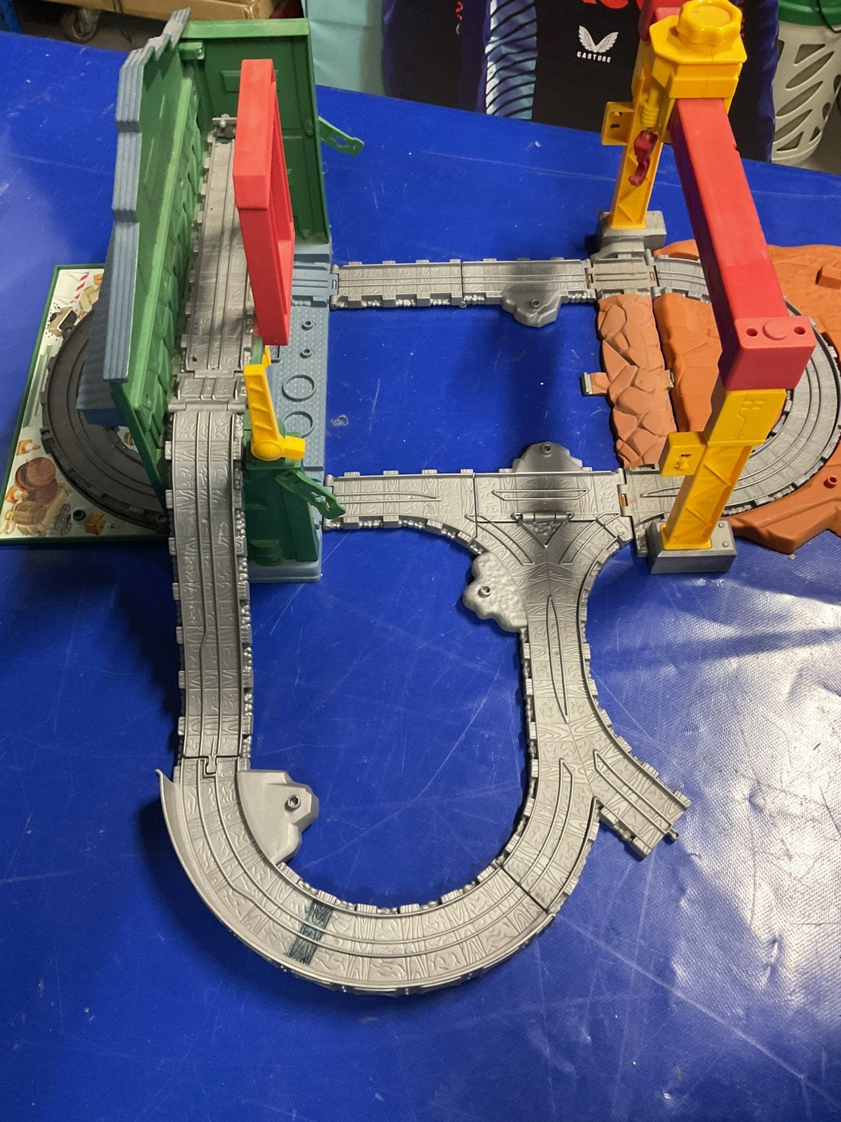Thomas de Trein Sodor Shipping treinbaan opklappen in koffer, Ophalen, Zo goed als nieuw