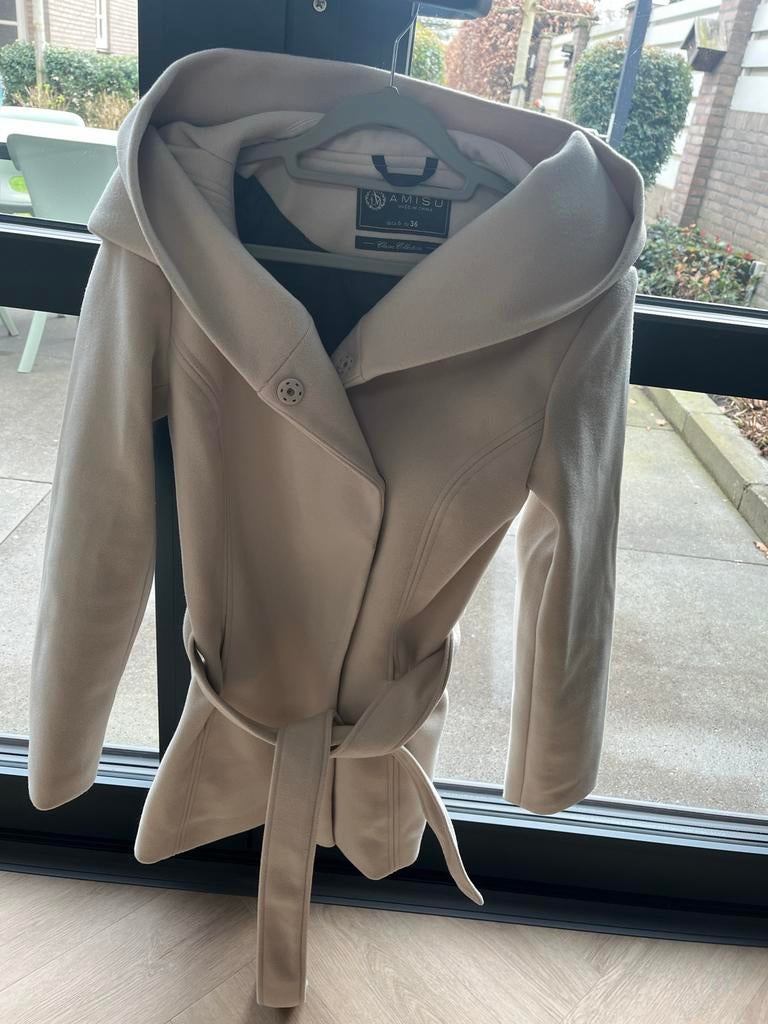 AMISU tussenjas, maat 36, nieuw, Ophalen of Verzenden, Nieuw, Maat 36 (S), Beige