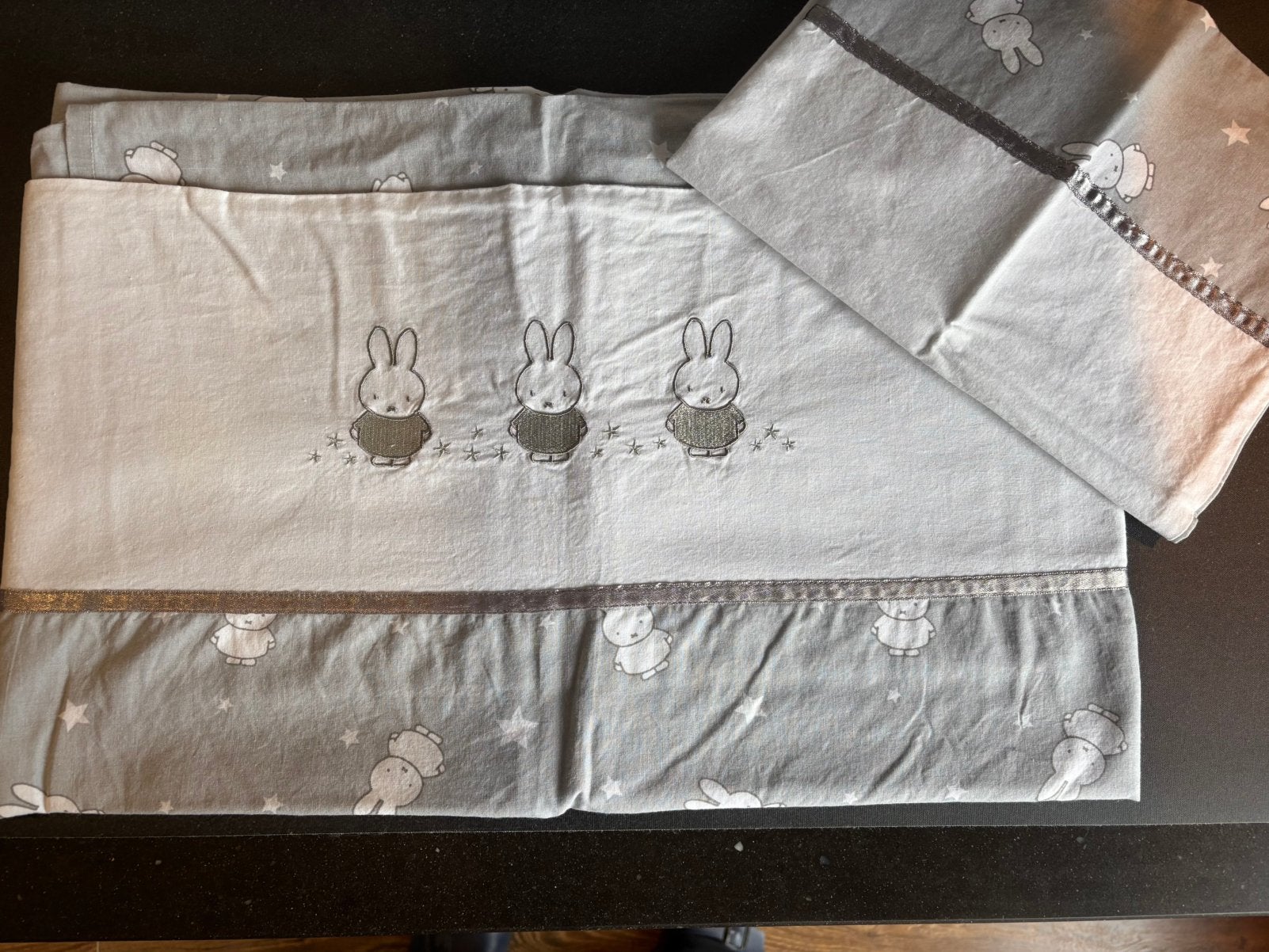 Nijntje Dekbedovertrek - ster grijs 100 x 135 cm, Kinderen en Baby's, Ophalen of Verzenden, Nieuw, Jongetje of Meisje, Dekbedovertrek