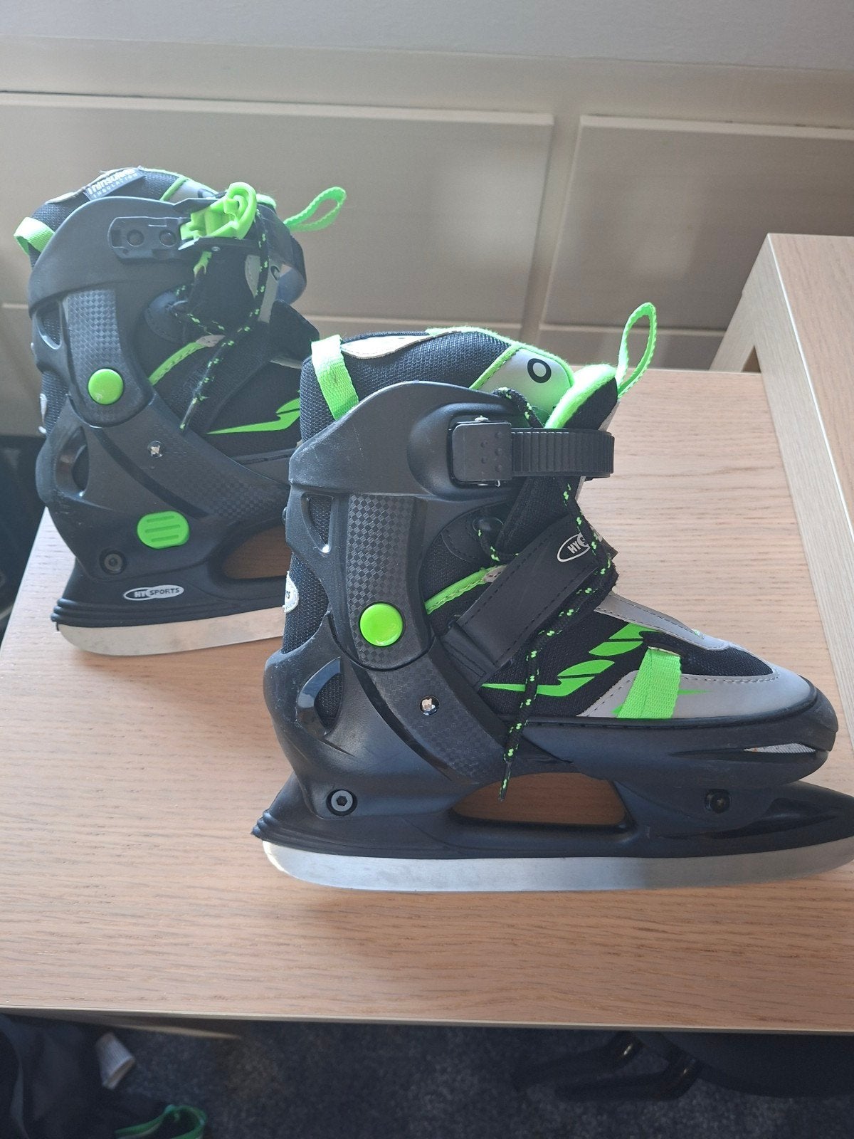 Verstelbare schaatsen mt 37-40, zo goed als nieuw, Sport en Fitness, Schaatsen, Ophalen of Verzenden