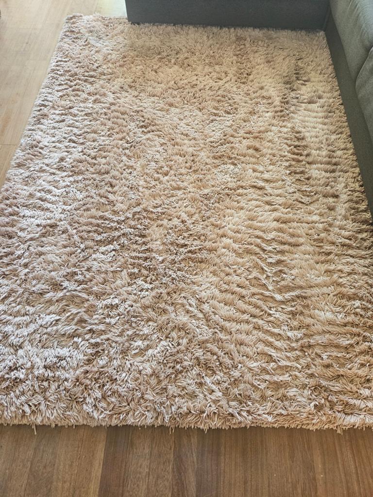 Zacht oud roze hoogpolig vloerkleed, Huis en Inrichting, Stoffering | Tapijten en Kleden, Ophalen, Gebruikt, Beige, 150 tot 200 cm