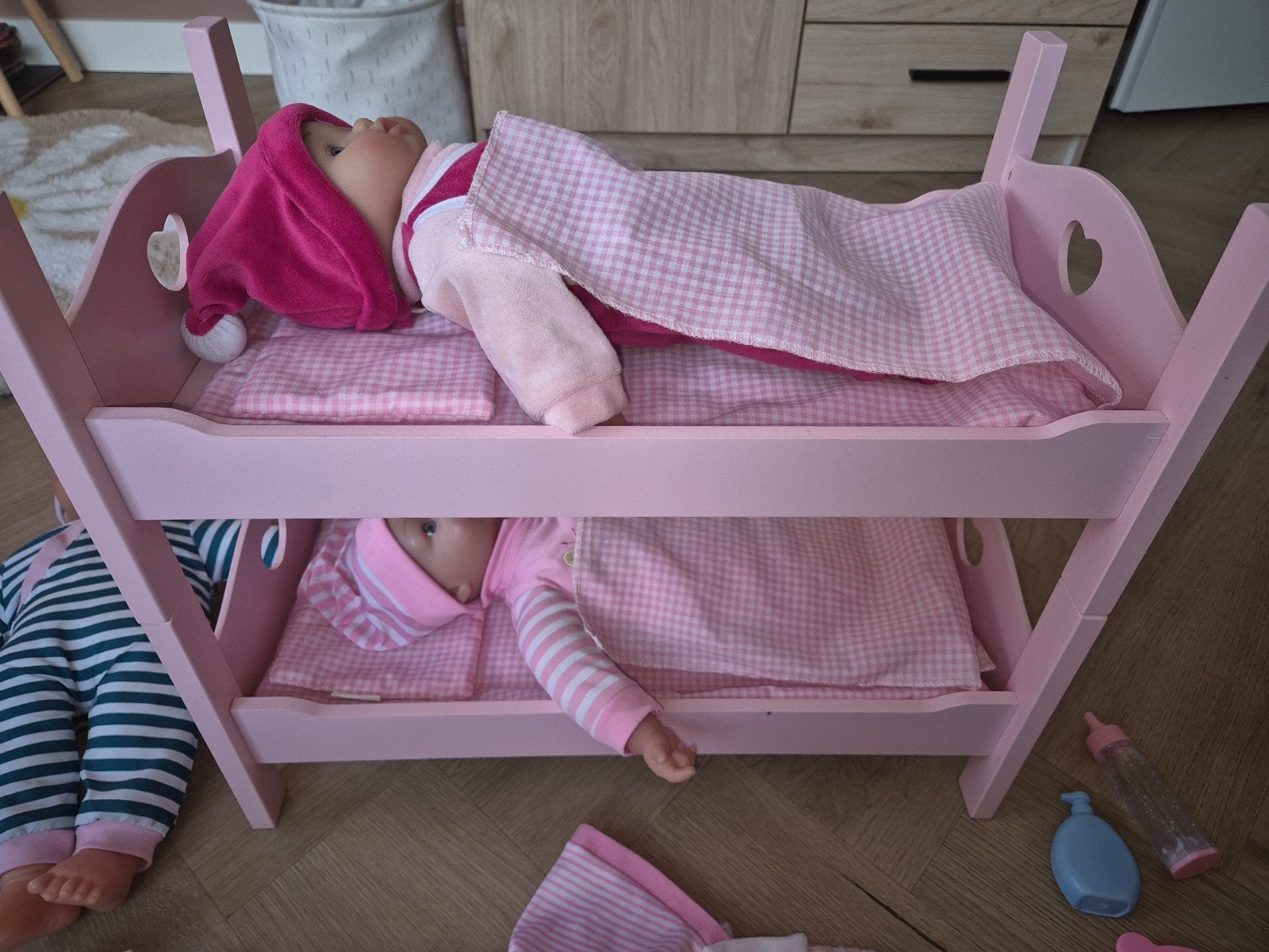 Grote set poppen, kleding en stapelbed, Kinderen en Baby's, Speelgoed | Poppen, Ophalen, Gebruikt, Babypop